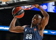 Anadolu Efes taraftarı önünde Kosner Baskonia ile karşılaşacak