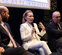 TÜRK DİZİLERİNDE AYNI ŞEYLERİ İZLEME SEBEBİMİZ; YURT DIŞI PAZARINDA BUNUN TALEP EDİLMESİ