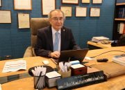 Erkekleri araba ve saat, kadınları kıyafetle etkiliyorlar…