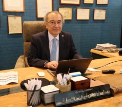 Erkekleri araba ve saat, kadınları kıyafetle etkiliyorlar…