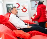 TÜRK KIZILAY’DAN OKTAY KAYNARCA İLE KAN BAĞIŞI ÇAĞRISI: KAHRAMAN SENSİN!