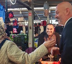 Başkan Sarıoğlu, “AK Partili siyasetçileri benimle beraber pazar dolaşmaya davet ediyorum”