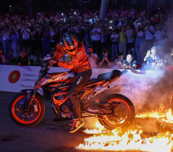 Vadideki dünya sahnesi İlyas Yalçıntaş konseri ve sahne şovlarıyla şölene dönüştü
