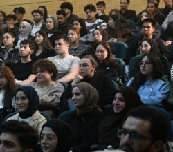 Sakarya Üniversitesinde “Türkiye Yüzyılında Yönetimde Kadın Liderler: Savunma ve Güvenlik” temalı bir etkinlik düzenlendi.