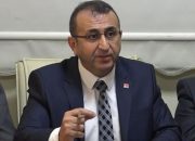 CHP’li Ateş, ayçiçeği tarlasında poz veren Tarım Bakanına sordu: