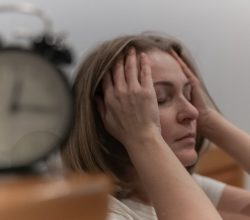 HER ÜÇ YETİŞKİNDEN BİRİ UYKUSUZLUK YAŞIYOR!