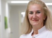 Sıcak Havalarda Geçmeyen Baş Ağrısı Tehlike Sinyali Mi? Yazın Görmezden Gelmemeniz Gereken Belirtiler