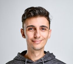 Yılmaz Caner Özyayıkçı, Yılın Medya Katkıvereni Ödülü’ne layık görüldü.