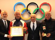 Harmanlıkspor ödülünü aldı