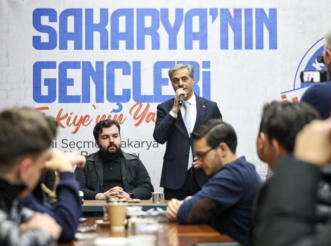Başkan Yusuf Alemdar, “Sakarya’nın gençleri Türkiye’nin yarınları” adlı programda gençlerle bir araya geldi