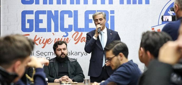 Başkan Yusuf Alemdar, “Sakarya’nın gençleri Türkiye’nin yarınları” adlı programda gençlerle bir araya geldi
