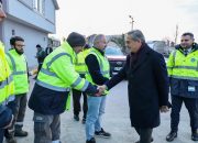 Başkan Yusuf Alemdar güne asfalt ve karla mücadele ekibiyle başladı