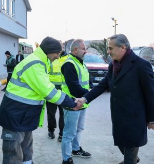 Başkan Yusuf Alemdar güne asfalt ve karla mücadele ekibiyle başladı