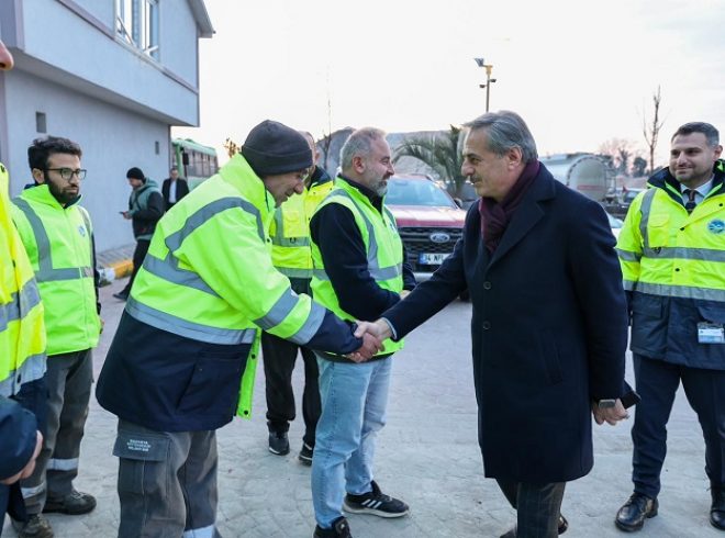 Başkan Yusuf Alemdar güne asfalt ve karla mücadele ekibiyle başladı