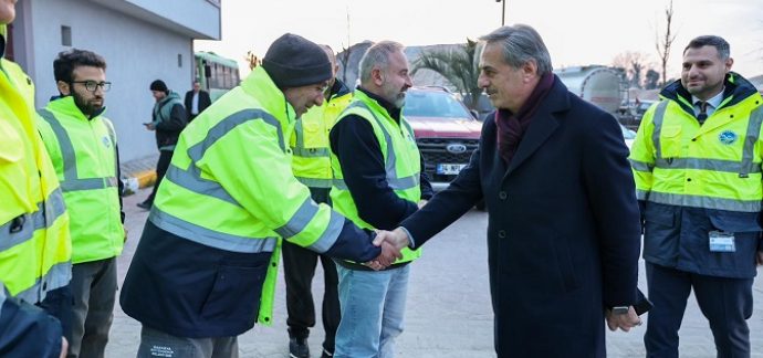 Başkan Yusuf Alemdar güne asfalt ve karla mücadele ekibiyle başladı