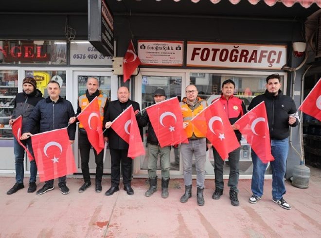 Başkan Mehmet Ata İlçeyi Al Bayraklarla Donattı