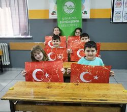 Büyükşehir, öğrencilerle milli marşı andı