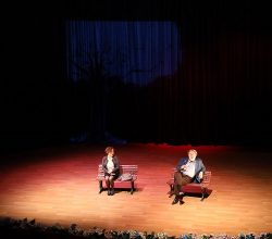 Usta oyunculardan unutulmaz performans: “Güne Bakan Cam Kırıkları”