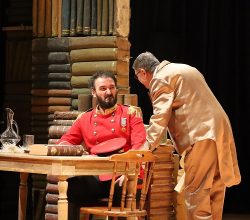 Usta oyuncular sahnedeydi: Çehov Kabare’ye yoğun ilgi