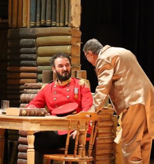 Usta oyuncular sahnedeydi: Çehov Kabare’ye yoğun ilgi