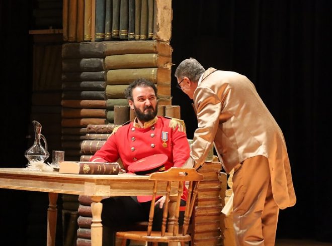 Usta oyuncular sahnedeydi: Çehov Kabare’ye yoğun ilgi