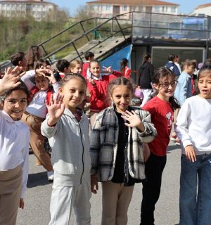 Minikler Ayçiçek Vadisi’nde dolu dolu bir gün yaşadı