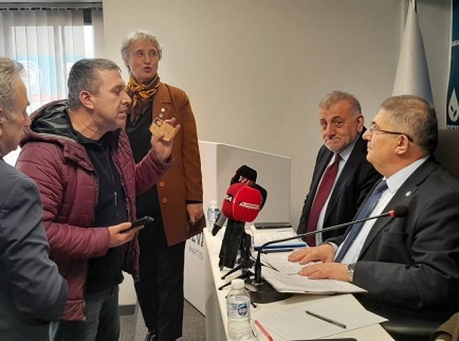 DEVA Partisi Sakarya’da sahaya indi: Emekliler ve sendikalarla ortak buluşma