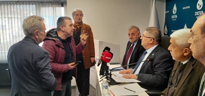 DEVA Partisi Sakarya’da sahaya indi: Emekliler ve sendikalarla ortak buluşma
