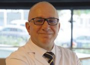 Prof. Dr. Cengiz Köksal: “Kalp hastası olmayan ileri yaş bireyler de ani tansiyon düşüklüğü ve bayılma ile oluşabilecek kazalara karşı dikkatli olmalı”