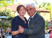 Cem Çınar ile Gaby Ertekin, hayatlarını muhteşem bir kır düğünüyle birleştirdi.