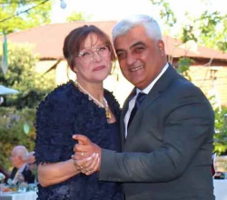 Cem Çınar ile Gaby Ertekin, hayatlarını muhteşem bir kır düğünüyle birleştirdi.