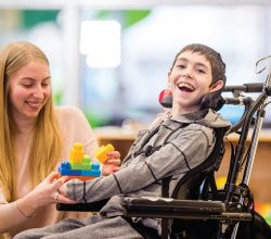 TÜRKİYE’DE BAKIM SİSTEMİ SINIFTA KALDI! ENGELLİ BİREYLER YETERLİ DESTEK ALAMIYOR