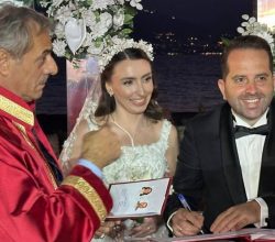 Erdal Erdem’in kızı Hazel Erdem, hayatını Mehmet Demir ile birleştirdi.