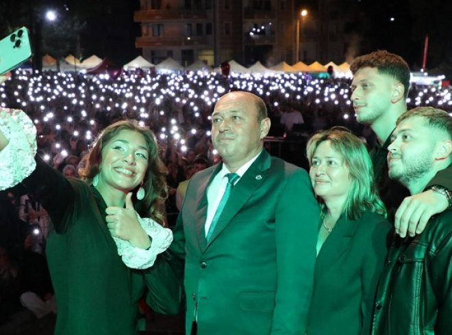 Ferizli’de Cengiz Kurtoğlu Rüzgârı: On Binlerce Kişi Ferizli’ye Akın Etti