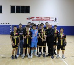 Ferizli’de Futsal Turnuvası Kupası’nın Sahibi Kemalpaşa FK Oldu