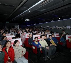 Tır geziyor, minikler sinemayla buluşuyor