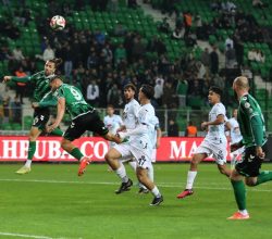 Sakaryaspor Her takıma yenilen Adanademirspor’u 4-0 Yendi