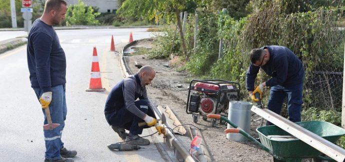 Arifiye Belediyesi Hanlı Girişte Kaldırım çalışmalarına başladı
