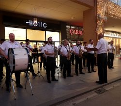 Büyükşehir’in orkestrası neşeyi bu kez Serdivan’a taşıdı