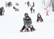 Akyazı Belediyesi’nden hafta sonu kızak etkinliği