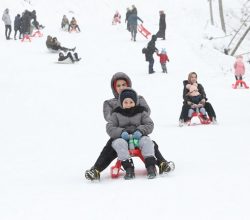 Akyazı Belediyesi’nden hafta sonu kızak etkinliği