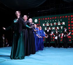 Sakarya’da Kafkas ve İç Anadolu’nun zengin kültürüyle şölen gibi akşam