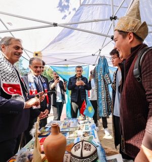 Yusuf Alemdar güzel gelişmeyi gençlerle paylaştı: “Şehir Kütüphanesi için çalışmalar başlıyor”
