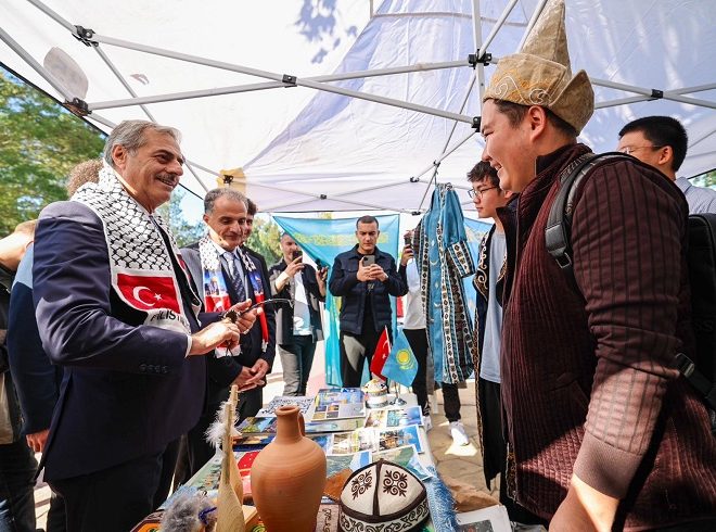 Yusuf Alemdar güzel gelişmeyi gençlerle paylaştı: “Şehir Kütüphanesi için çalışmalar başlıyor”