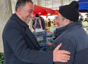 Mehmet Demir sahaya indi; Pazaryeri esnafıyla birebir temas kurdu