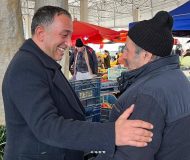 Mehmet Demir sahaya indi; Pazaryeri esnafıyla birebir temas kurdu