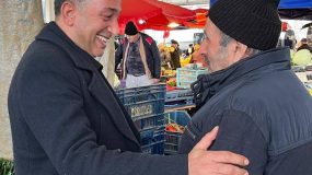 Mehmet Demir sahaya indi; Pazaryeri esnafıyla birebir temas kurdu