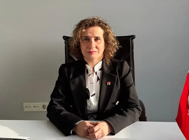 CHP Serdivan İlçe Başkanı Nalan Yedekçi  Sakarya54.net‘in 20. Yıl Dönümünü Kutladı