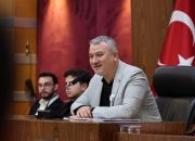 Başkan Osman Çelik, Serdivan Gençlik Meclisi Aralık Ayı Meclis Toplantısı’nda gençlerle bir araya geldi.