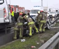 Polis servis minibüsünün karıştığı kazada 1 polis memuru şehit oldu, 16 polis memuru yaralandı.